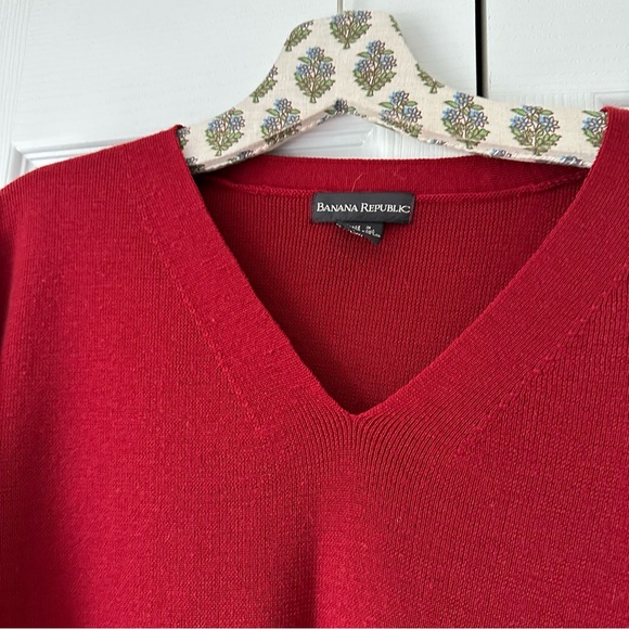 Banana Republic Red V-Neck Sweater - Picture 3 of 6